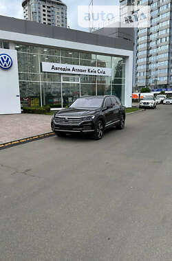 Позашляховик / Кросовер Volkswagen Touareg 2023 в Києві