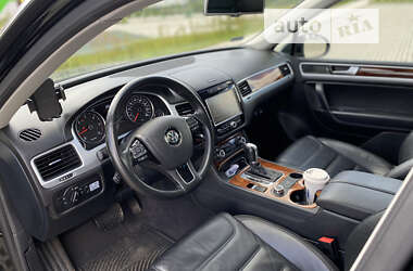 Внедорожник / Кроссовер Volkswagen Touareg 2013 в Луцке