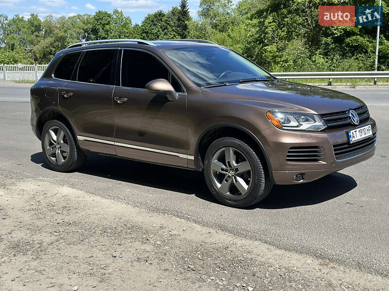 Позашляховик / Кросовер Volkswagen Touareg 2013 в Івано-Франківську