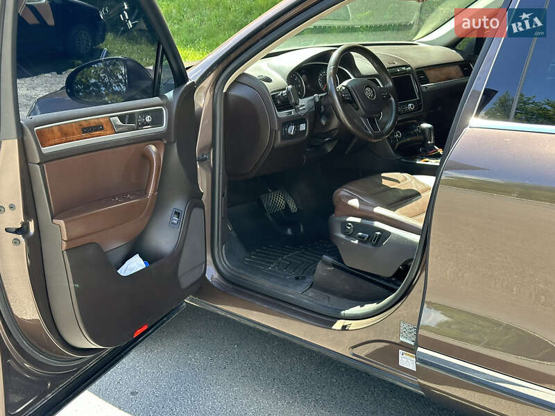 Позашляховик / Кросовер Volkswagen Touareg 2013 в Івано-Франківську