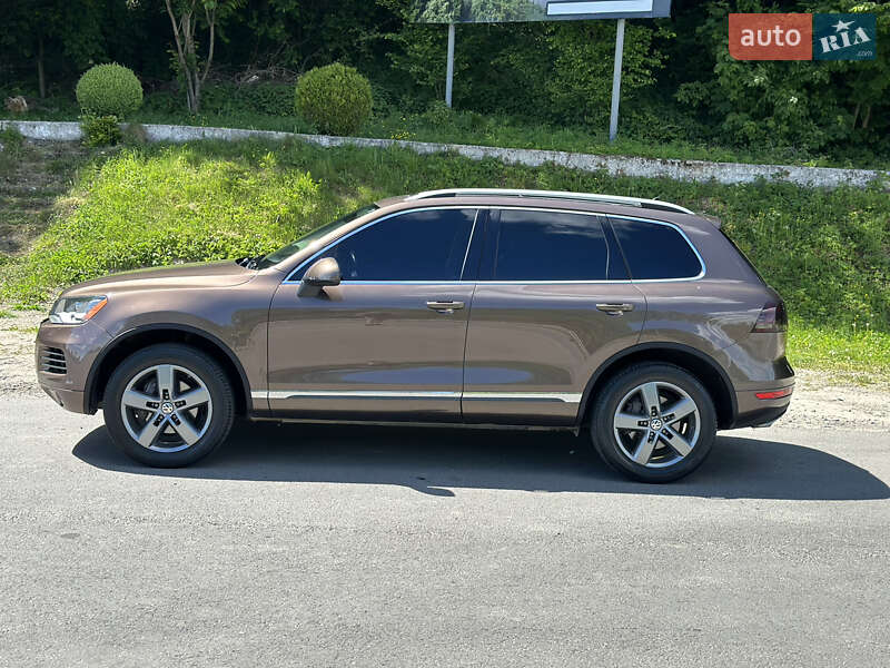 Позашляховик / Кросовер Volkswagen Touareg 2013 в Івано-Франківську