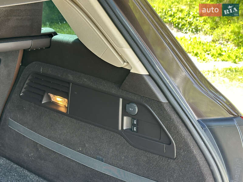 Позашляховик / Кросовер Volkswagen Touareg 2013 в Івано-Франківську