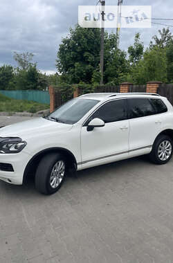 Внедорожник / Кроссовер Volkswagen Touareg 2011 в Киеве