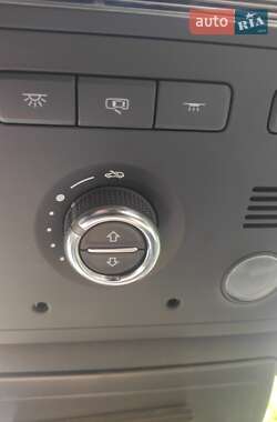Внедорожник / Кроссовер Volkswagen Touareg 2017 в 