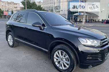 Внедорожник / Кроссовер Volkswagen Touareg 2014 в Одессе