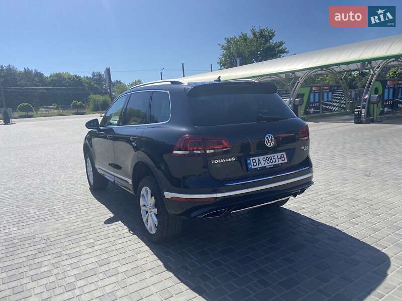 Внедорожник / Кроссовер Volkswagen Touareg 2017 в Кропивницком