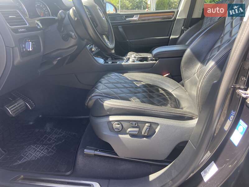 Внедорожник / Кроссовер Volkswagen Touareg 2017 в Кропивницком