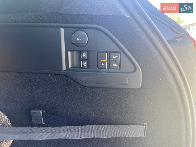 Внедорожник / Кроссовер Volkswagen Touareg 2017 в Кропивницком