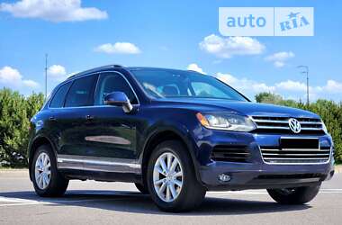 Позашляховик / Кросовер Volkswagen Touareg 2014 в Києві