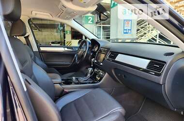 Внедорожник / Кроссовер Volkswagen Touareg 2014 в Киеве