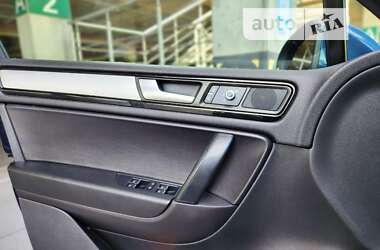 Внедорожник / Кроссовер Volkswagen Touareg 2014 в Киеве