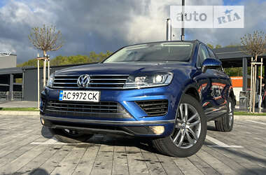 Внедорожник / Кроссовер Volkswagen Touareg 2015 в Луцке