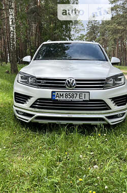 Внедорожник / Кроссовер Volkswagen Touareg 2015 в Бердичеве