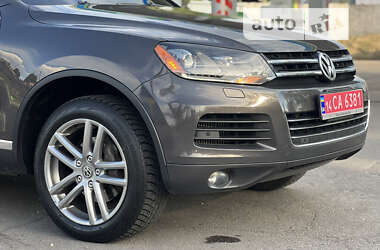 Внедорожник / Кроссовер Volkswagen Touareg 2012 в Лубнах