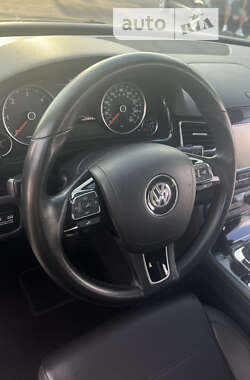 Внедорожник / Кроссовер Volkswagen Touareg 2012 в Лубнах