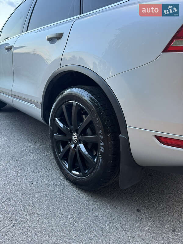 Внедорожник / Кроссовер Volkswagen Touareg 2011 в Кривом Роге