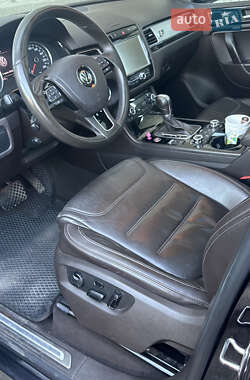 Внедорожник / Кроссовер Volkswagen Touareg 2013 в 