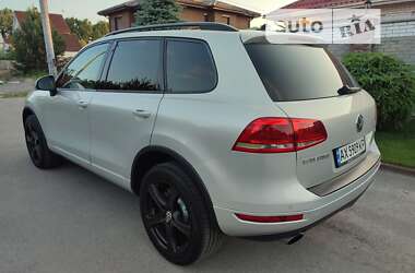 Внедорожник / Кроссовер Volkswagen Touareg 2010 в Киеве