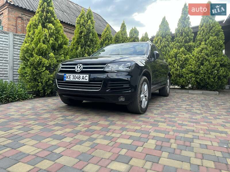 Внедорожник / Кроссовер Volkswagen Touareg 2013 в 