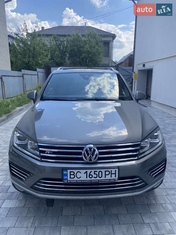 Внедорожник / Кроссовер Volkswagen Touareg 2016 в Львове