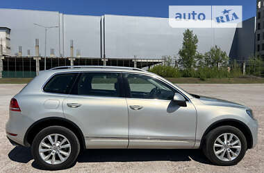 Внедорожник / Кроссовер Volkswagen Touareg 2011 в Киеве