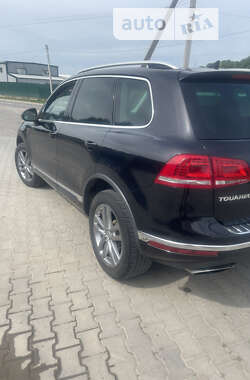 Позашляховик / Кросовер Volkswagen Touareg 2014 в Городку