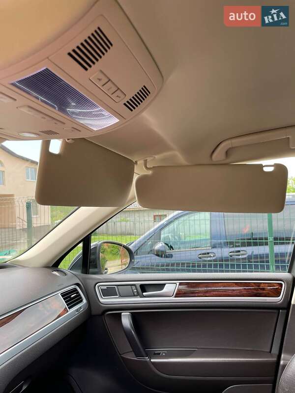 Внедорожник / Кроссовер Volkswagen Touareg 2010 в Мукачево