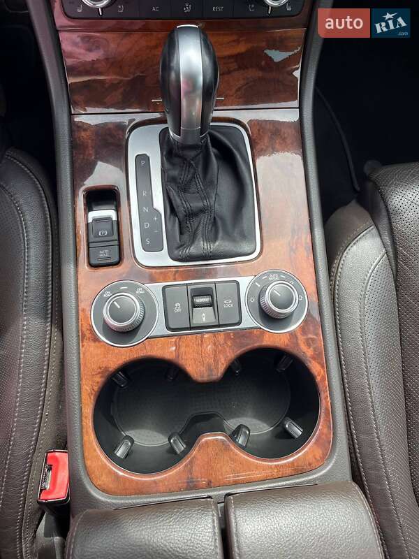 Внедорожник / Кроссовер Volkswagen Touareg 2010 в Мукачево