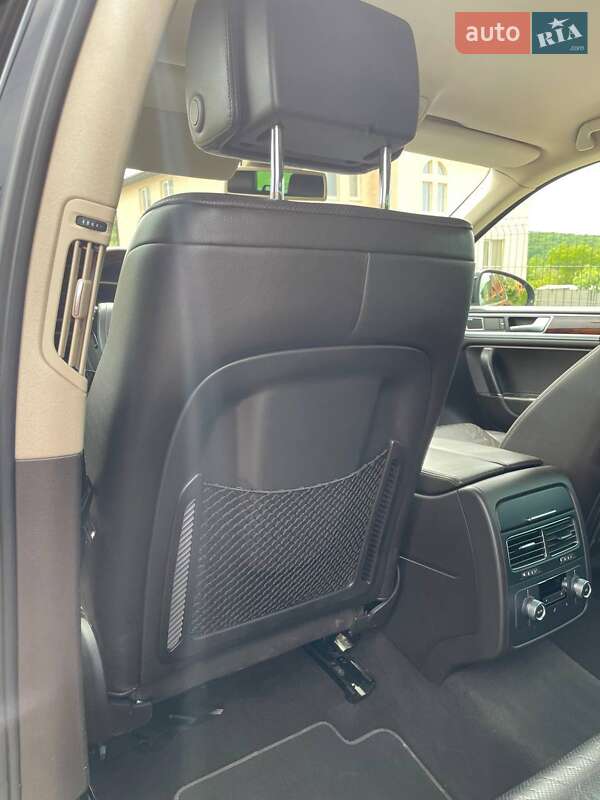 Внедорожник / Кроссовер Volkswagen Touareg 2010 в Мукачево