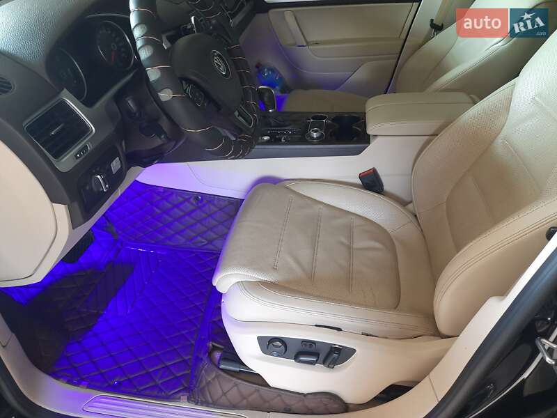 Внедорожник / Кроссовер Volkswagen Touareg 2015 в Запорожье