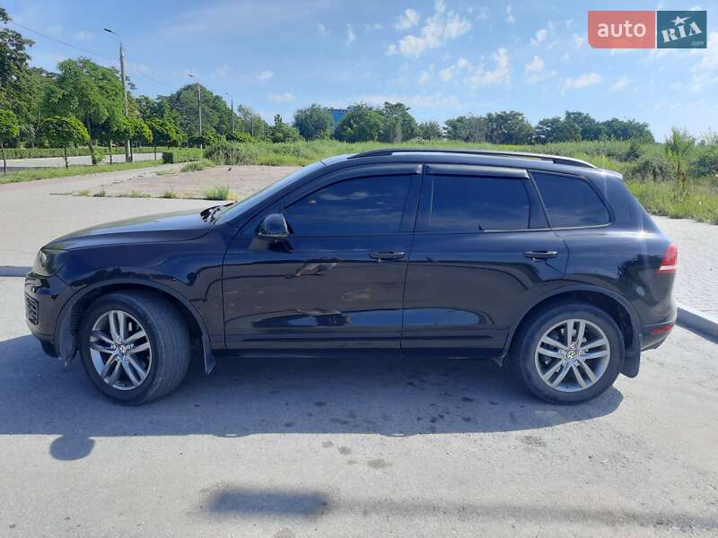 Внедорожник / Кроссовер Volkswagen Touareg 2015 в Запорожье