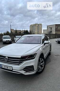 Позашляховик / Кросовер Volkswagen Touareg 2018 в Києві