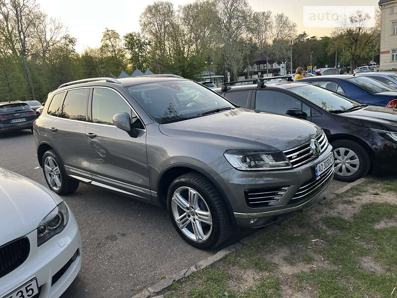 Позашляховик / Кросовер Volkswagen Touareg 2017 в Ужгороді