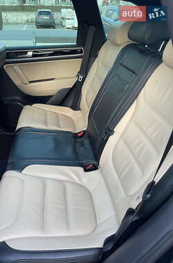 Внедорожник / Кроссовер Volkswagen Touareg 2012 в 