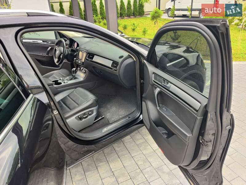 Позашляховик / Кросовер Volkswagen Touareg 2016 в Луцьку