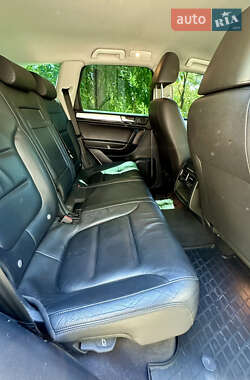 Внедорожник / Кроссовер Volkswagen Touareg 2011 в 