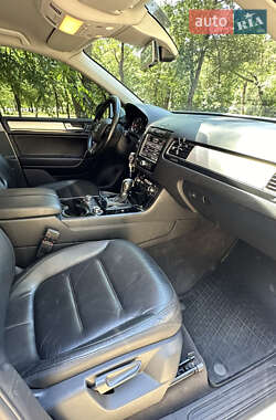 Внедорожник / Кроссовер Volkswagen Touareg 2011 в 