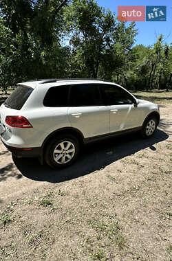 Внедорожник / Кроссовер Volkswagen Touareg 2011 в 