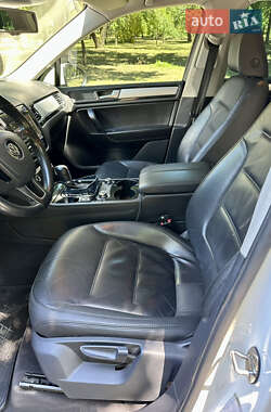 Внедорожник / Кроссовер Volkswagen Touareg 2011 в 