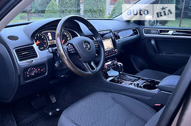 Позашляховик / Кросовер Volkswagen Touareg 2012 в Сумах