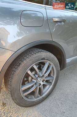 Позашляховик / Кросовер Volkswagen Touareg 2013 в 