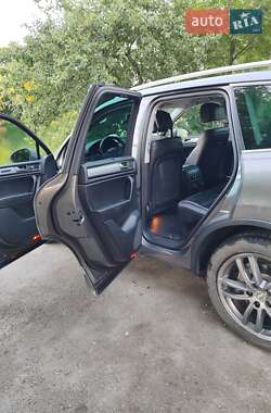 Позашляховик / Кросовер Volkswagen Touareg 2013 в 