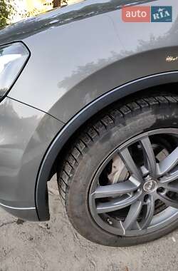 Позашляховик / Кросовер Volkswagen Touareg 2013 в 