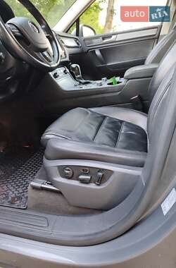 Позашляховик / Кросовер Volkswagen Touareg 2013 в 