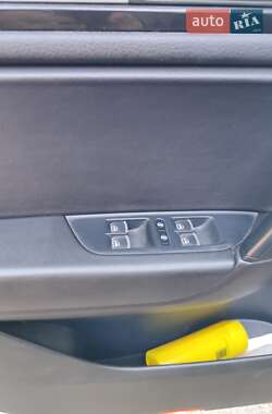 Позашляховик / Кросовер Volkswagen Touareg 2013 в 