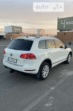 Внедорожник / Кроссовер Volkswagen Touareg 2011 в Киеве