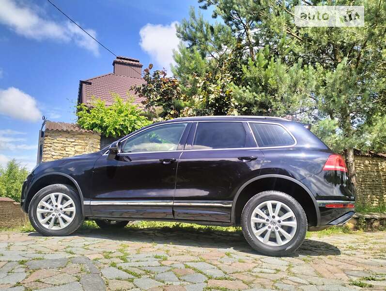 Позашляховик / Кросовер Volkswagen Touareg 2018 в Рівному