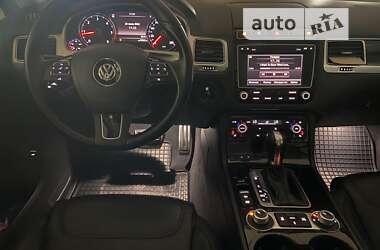 Внедорожник / Кроссовер Volkswagen Touareg 2015 в Кривом Роге