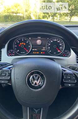 Внедорожник / Кроссовер Volkswagen Touareg 2015 в Кривом Роге