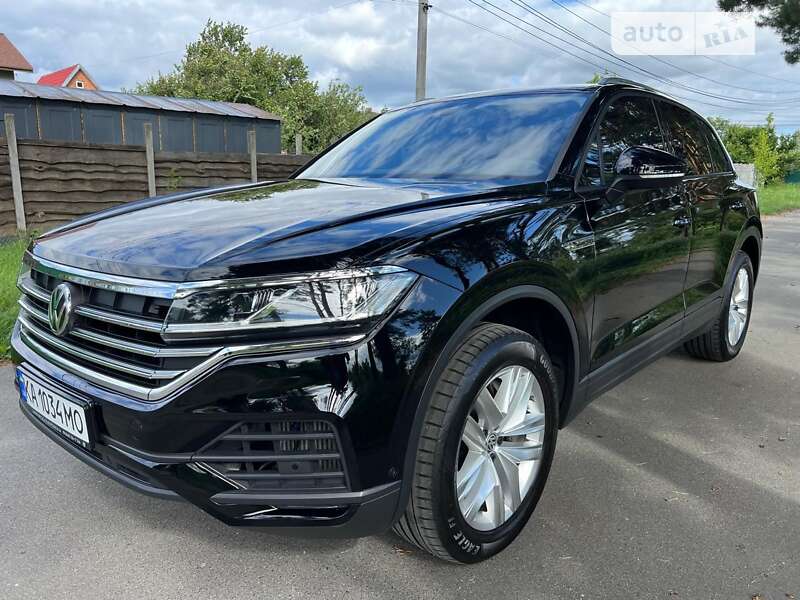 Позашляховик / Кросовер Volkswagen Touareg 2018 в Києві